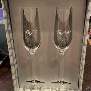 Pearhead Clear Mr. & Mrs. Champagne Flutes